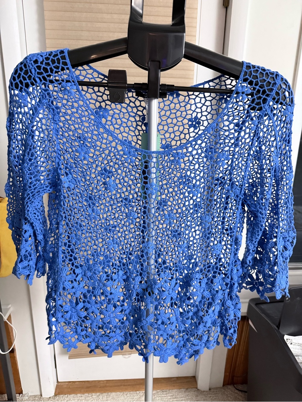 Delusive Open-Knit Floral Hem Tunic Top in Royal Blue size Medium 3/4 sleeves